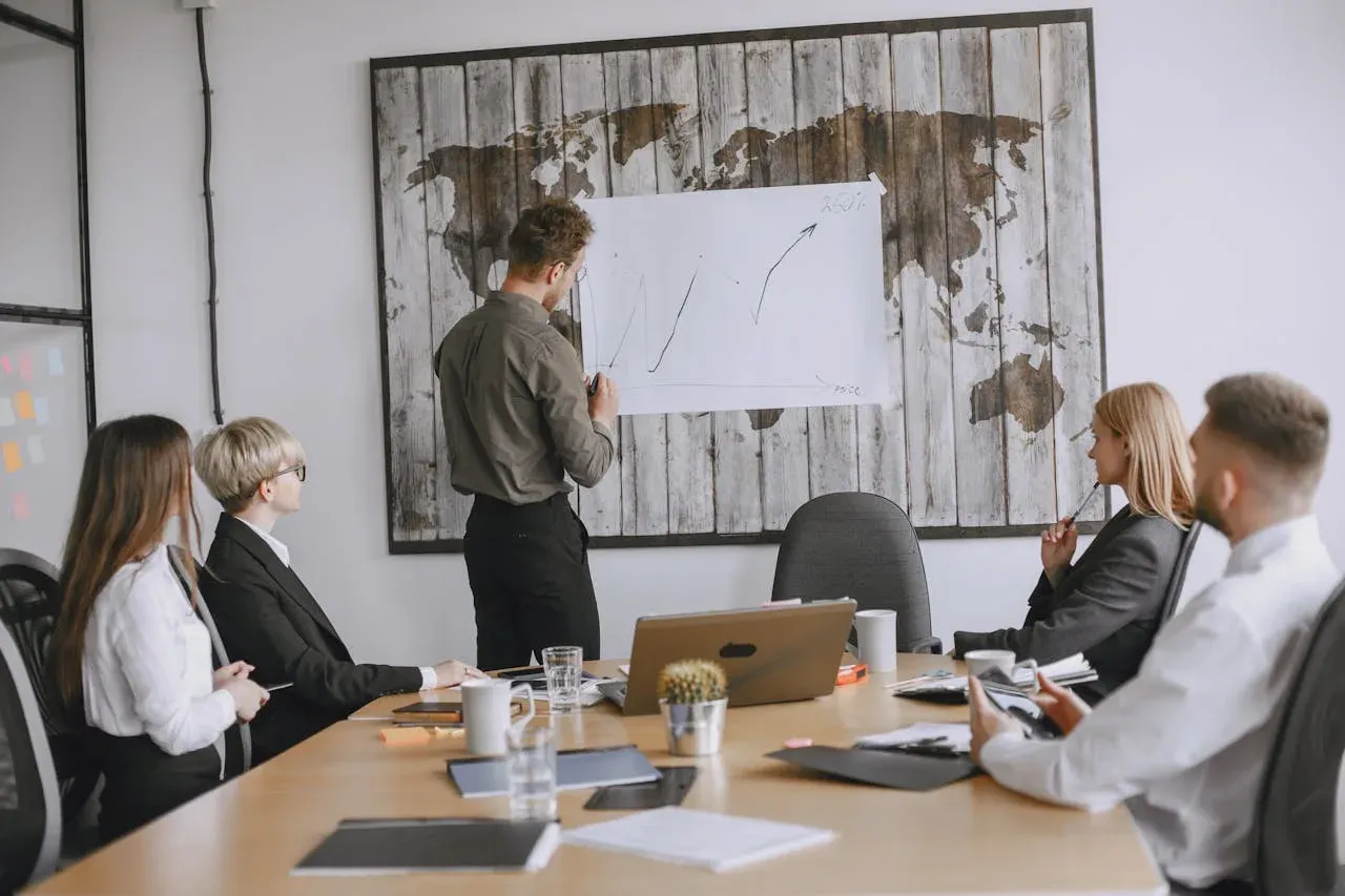 Client Growth Director Leading Revenue And Accounts